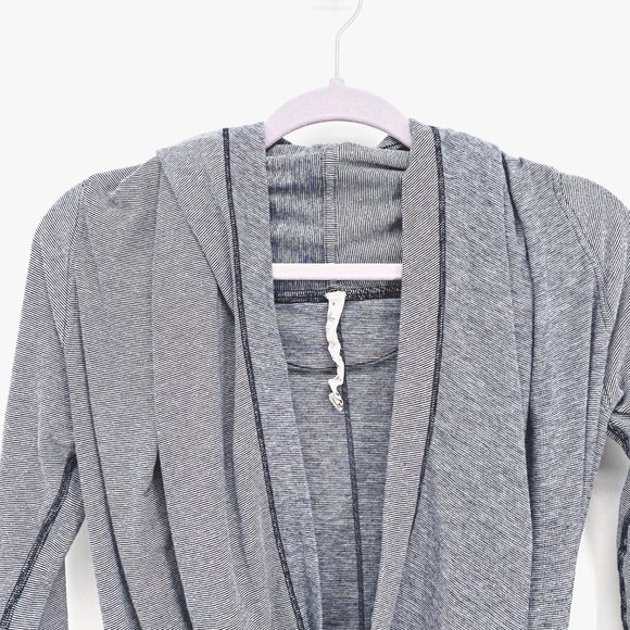 Lululemon Iconic Hooded Wrap - Picture 4 of 14